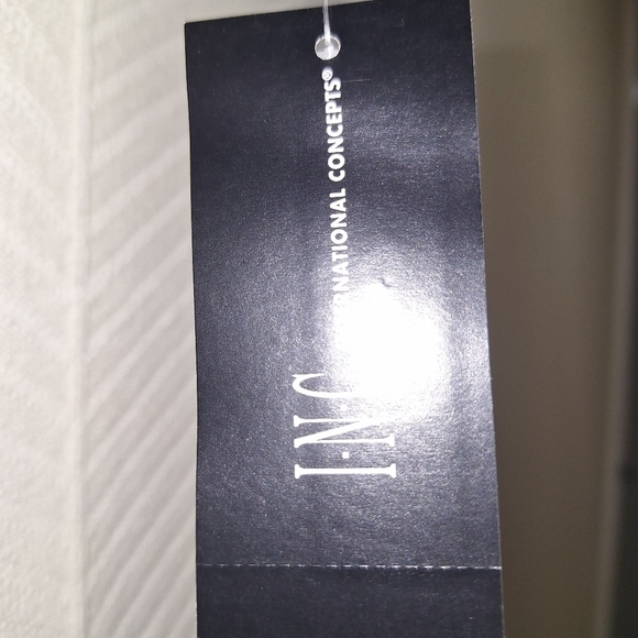 An INC International Concepts cream color turtleneck sweater in a women's XL.NWT - Picture 2 of 9